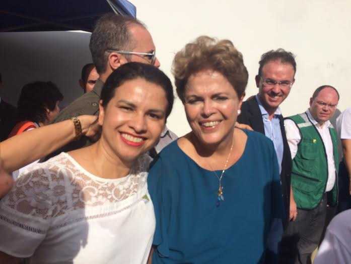 Presidenta Dilma em selfie com a jovem Suely