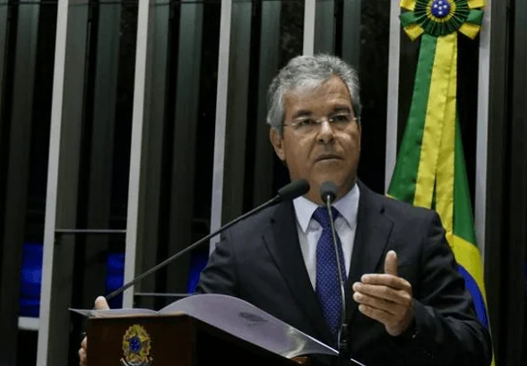 JV cobra Temer sobre 1h de apagão e denuncia venda de satélite (ouça)