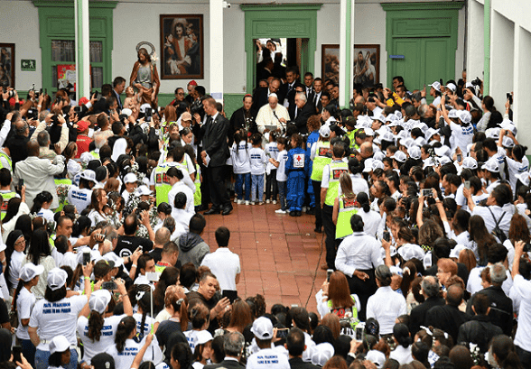 Papa na cidade de Escobar pede padres iguais a Paolino Baldassari (não lucrem) (v)