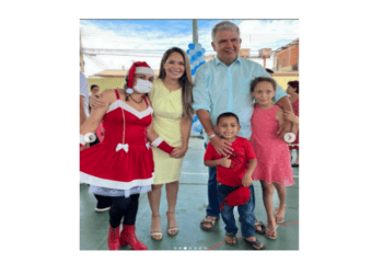 Vice-prefeita Marfiza e o sen Petecão: Brinquedos às crianças..📷