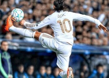 Vídeo: Özil e aposentadoria de passes geniais