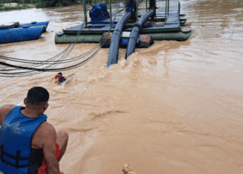 Balseiros encalham na ETA II e afetam abastecimento de água em bairros da capital