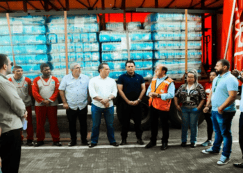 Empresa doa quase 11 mil litros de água mineral à Prefeitura de Rio Branco..📹