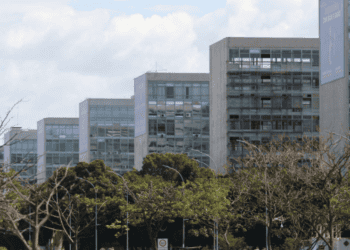 Governo propõe aumento de 9% aos servidores federais