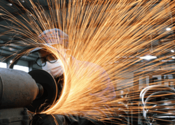 Indústria brasileira recua 0,3% em janeiro