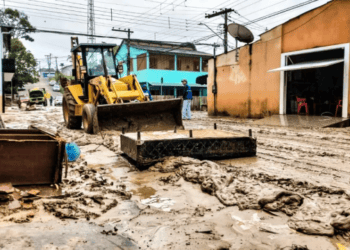 Casos de leptospirose aumentam em meio à alagação no Acre
