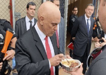 Ministros do STF vistoriam celas de presos do 8 de janeiro na Papuda