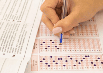 Concursos públicos oferecem 36,7 mil vagas com salários de até R$ 33,7 mil