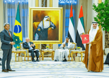 Lula assina acordos de R$62,5 bi com China e Emirados Árabes