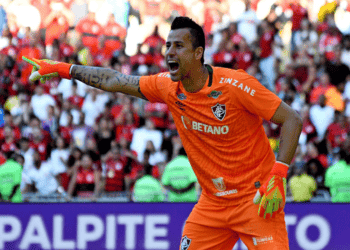 Goleiro Fábio entra para história