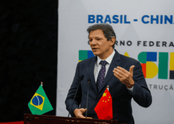 Haddad nega afastamento dos EUA em busca de negociações sem dólar