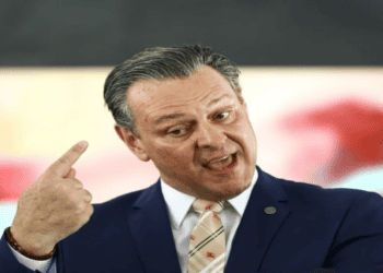 É legítimo o homem do campo ter sua arma, diz ministro da Agricultura📹