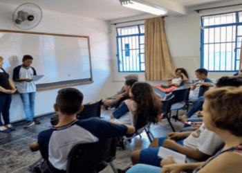 Piso nacional do magistério é tema de debate em comissão