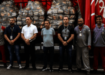 Solar Coca-Cola doa mil sacolões a famílias atingidas por alagação