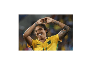 Cristiane(37) desafia o tempo e brilha no futebol📹