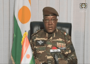 General Abdourahamane Tchiani se apresenta como o novo líder do Níger…