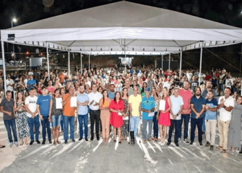 Famílias de baixa renda recebem títulos de área da União em Cruzeiro do Sul