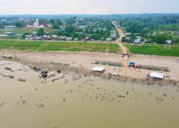 Abertura do Festival na praia da Várzea reúne mil pessoas em Porto Walter