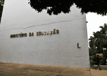 Ministro da Educação chamado a esclarecer erros no Enem 2023