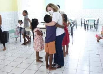 Desembargadores e servidores do TJAC levam alegria e brinquedos ao Educandário Santa Margarida