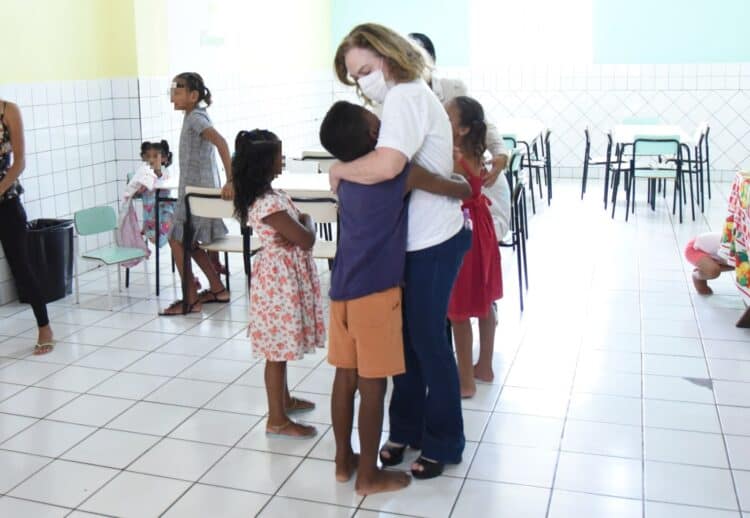 Desembargadores e servidores do TJAC levam alegria e brinquedos ao Educandário Santa Margarida