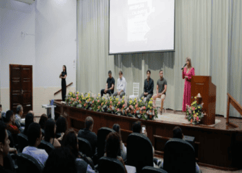 Reitora da UFAC destaca a importância da universidade durante evento de recepção aos calouros
