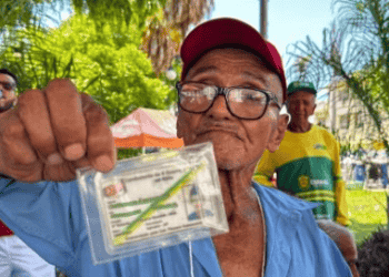 A reconquista da identidade aos 102 anos: ex-combatente da 2ª Guerra mundial recebe documentação após 3 décadas