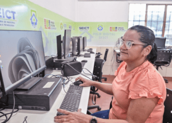 Maria Aparecida: 50 anos, mãe de três, e agora aluna de programação