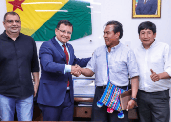 Gonzaga e prefeito peruano fortalecem laços comerciais em reunião