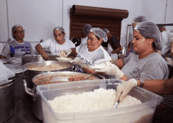 PMRB oferece refeições de qualidade a famílias desabrigadas