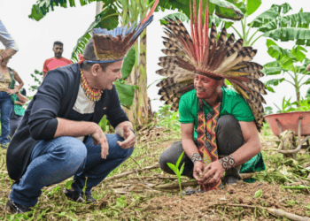 Cacique Mapu Huni Kuin celebra parceria no Festival Huwã Karu Yuxibu