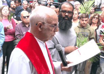 Missa de Ramos celebrada pelo Padre Julio Lancellotti