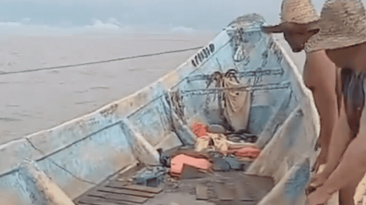 Barco à deriva com corpos intriga autoridades no Pará