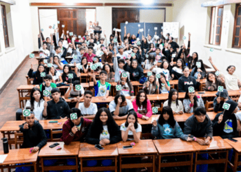 Dinâmica no Colégio Acreano alerta sobre perigos do tabaco