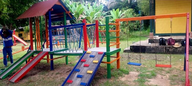 Reforma e ampliação do parquinho na Colônia 5000