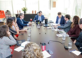 Governo dialoga com plataformas digitais para implementar ação conjunta contra notícias falsas sobre tragédia no RS