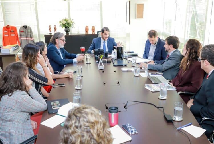 Governo dialoga com plataformas digitais para implementar ação conjunta contra notícias falsas sobre tragédia no RS