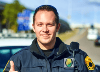 Polícia com câmeras nos uniformes e terapia online