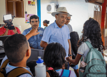 Pmrb entrega chromebooks e laboratórios móveis às escolas