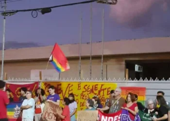 Ao vivo: mulheres protestam em Rio Branco contra PL que iguala aborto a homicídio 📹📹