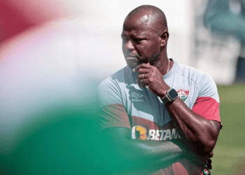 FLU agradece legado de Diniz e ‘renova’ com Marcão