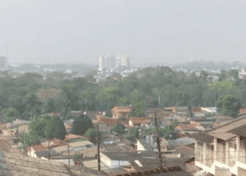 Sem luz, sem água, sob fumaça e calor extremo: apagão castiga o estado
