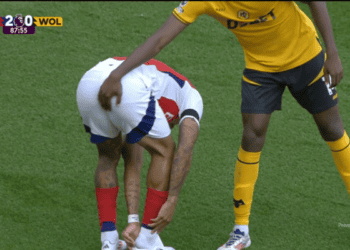 Vídeo: adversário toca o ‘bumbum’ de Gabriel Jesus, que não aguenta