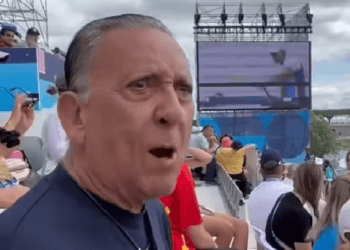 Nas arquibancadas, Galvão Bueno narra a prata de Isaquias 📽️