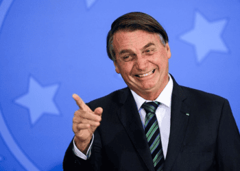 Bolsonaro festejou ‘drible’ fake  do X, mas ficou em silêncio o tempo todo