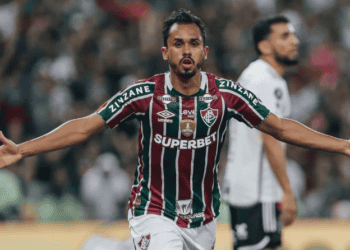 Fluminense vence Atlético-MG, mas tá na hora do Diniz voltar