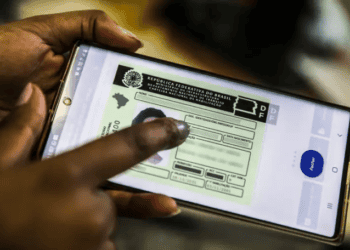 Saiba como ter a CNH no celular em minutos