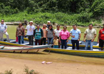 Presidente da Aleac entrega barcos à associação de ribeirinhos isolados em Cruzeiro