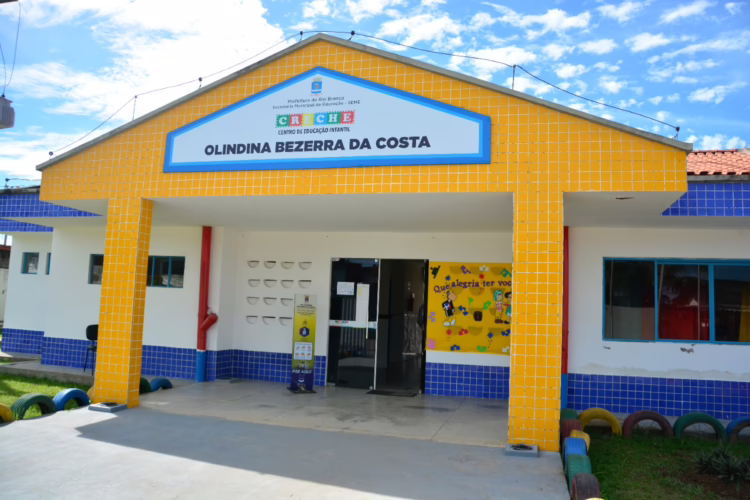 Prefeitura de Rio Branco adia matrículas para creches devido a problemas técnicos no site