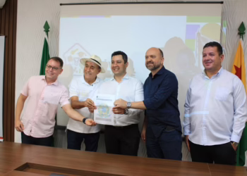 Gov. Lula cede terreno para nova UBS em Rio Branco